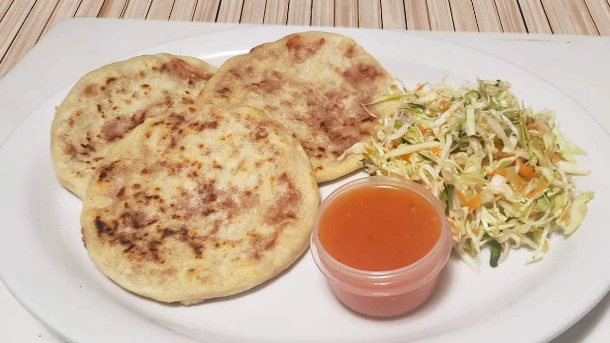 Pupusas De Queso Con Frijoles